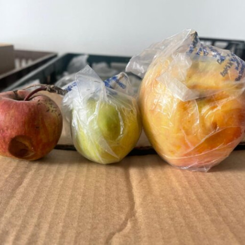 Calitatea merelor distribuite elevilor din Suceava, reclamată de conducerea CJ