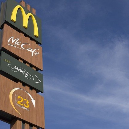 McDonald's oprește temporar utilizarea aparatelor de gheață din restaurantele din România