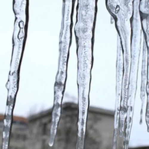 Femeie decedată după ce a fost lovită de o bucată de gheață în Chiajna