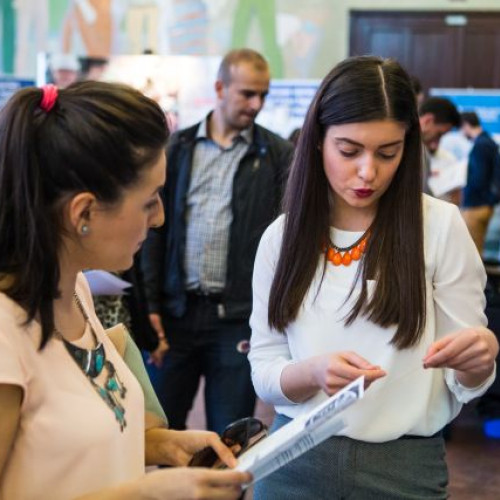 Târg de locuri de muncă organizat de First Job School pe 4 martie 2025