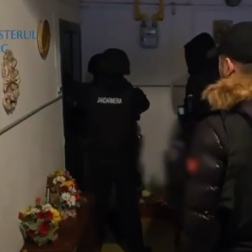 O amplă operațiune de percheziții în cazul unei grupări extremiste