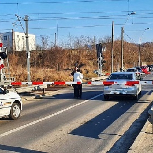 Acțiuni ale polițiștilor pentru prevenirea accidentelor la trecerile de cale ferată