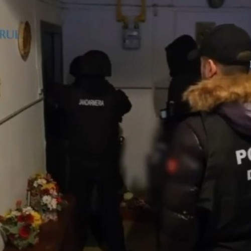 Percheziții ample în mai multe județe din România
