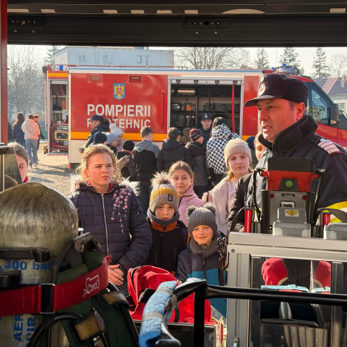 Zeci de elevi și cetățeni din Vorona învață despre protecția civilă