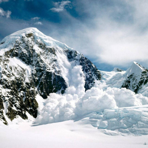 Vremea se încălzește rapid în Munții Bucegi, riscul de avalanșe persistă