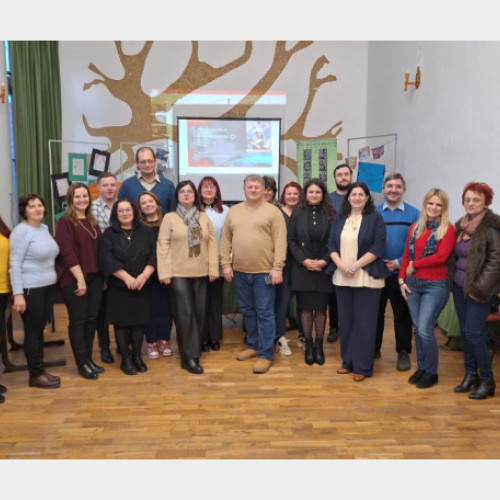 Aproximativ 35 de profesori din Bihor participă la un atelier interactiv