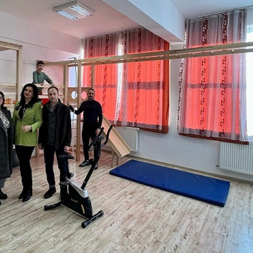 Copiii din Satu Mare primesc un nou ansamblu de joacă