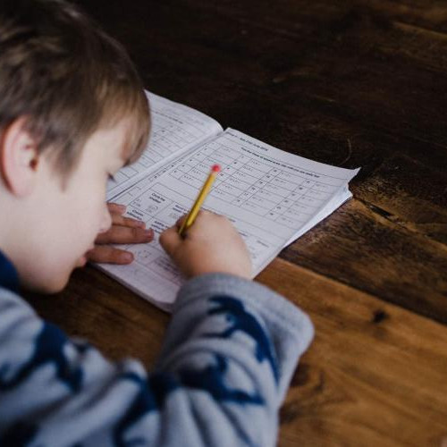 Ministerul Educației lansează un nou apel de proiecte pentru școlile cu risc de abandon