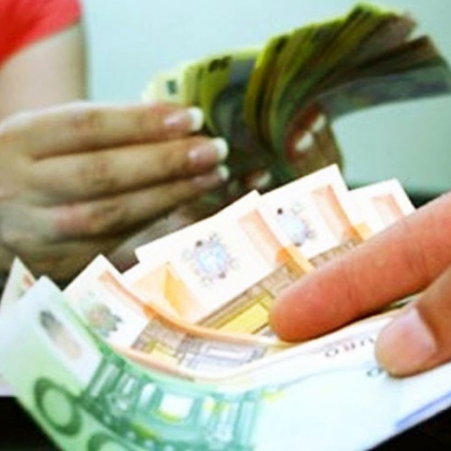 Stabilitate pe piața valutară și diferențe în dobânzi