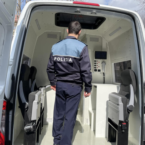 Un bărbat din Botoșani a fost reținut după ce și-a bătut soția