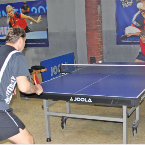 Turneele de ping pong din Stei atrag din ce în ce mai mulți practicanți