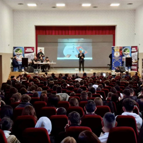 Casa de cultură "Dumitru Stanciu" a găzduit o activitate preventivă anti-drog