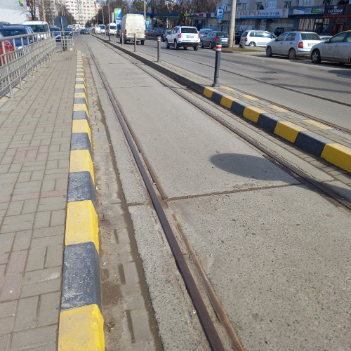Primăria Botoșani scoate la licitație dale prefabricate din calea de rulare a tramvaiului