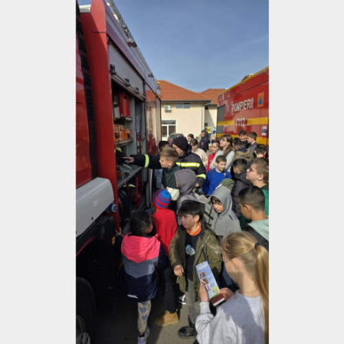 Pompierii bihoreni sărbătoresc 92 de ani de Protecția Civilă în România