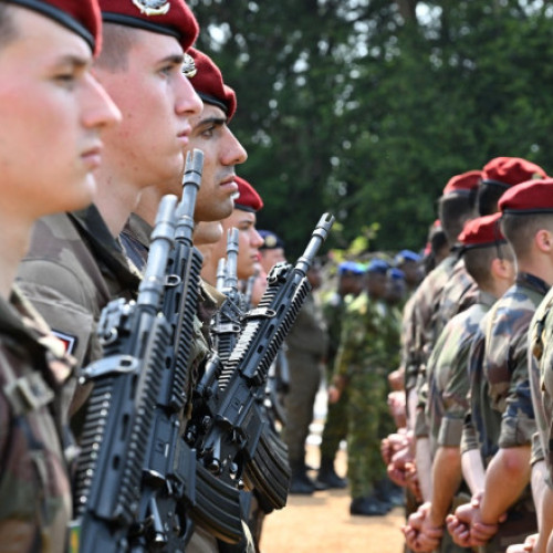 Guvernul Francez Cere Autonomie în Domeniul Apărării