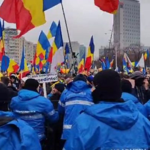 Miting masiv organizat de AUR în Piața Victoriei