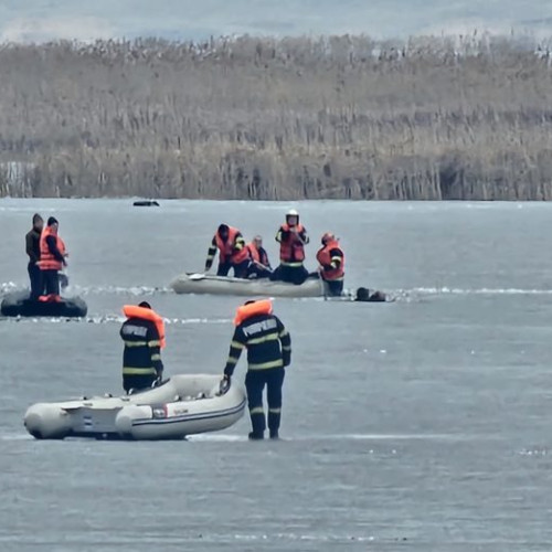 Intervenție de salvare în localitatea Rogojesti după ce trei pescari au căzut în apă