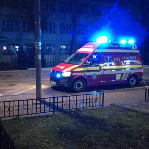 Panică în Dorohoi, un bărbat s-a prăbușit pe stradă