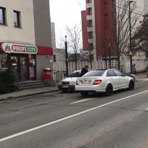 Sofer abandonat pe contrasens pentru o cafea la Cluj-Napoca