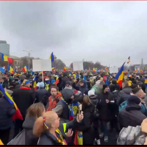 Protest în București pentru demisia premierului Marcel Ciolacu