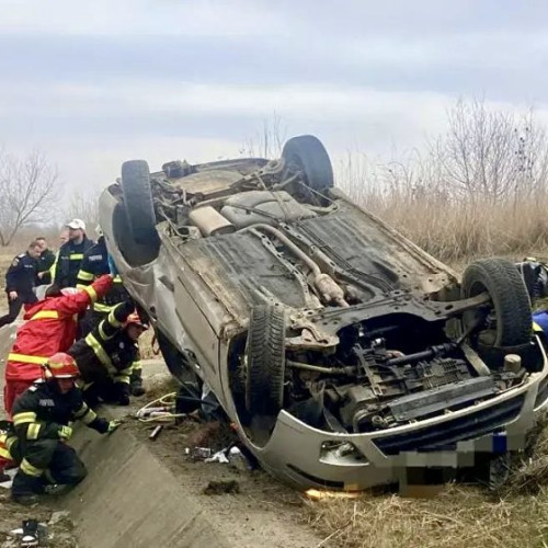 Accident grav în Pitești. Persoană transportată la spital