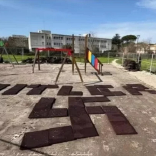 Mesaje fasciste în parc: Un omagiu adus lui Hitler în Roma