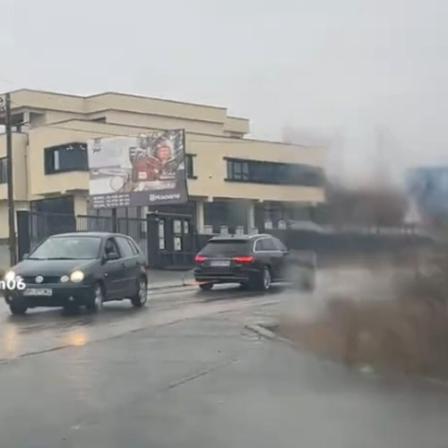 Mașină defectă tractată în Bistrița, cu reguli ignorate