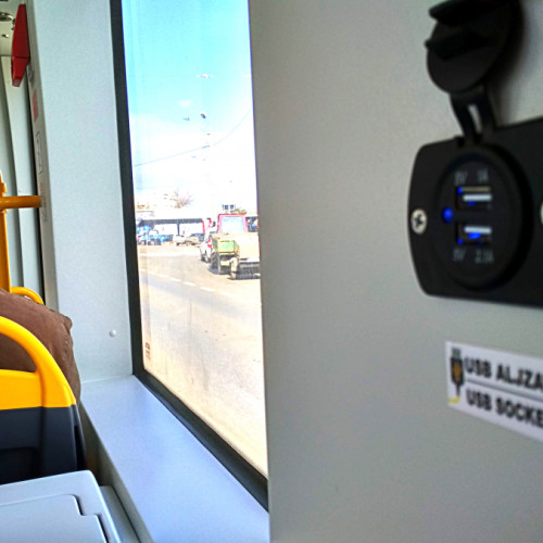 Tramvaiele din Galați oferă încărcare pentru telefoane mobile