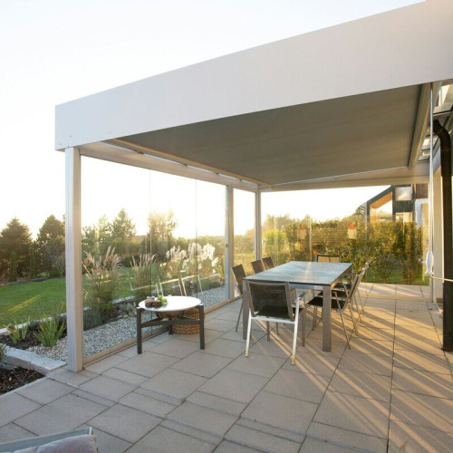 Sistemele de acoperire inteligente transformă terasele în spații confortabile