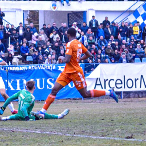 Corvinul Hunedoara și FCU Craiova 1948 încheie meciul fără goluri
