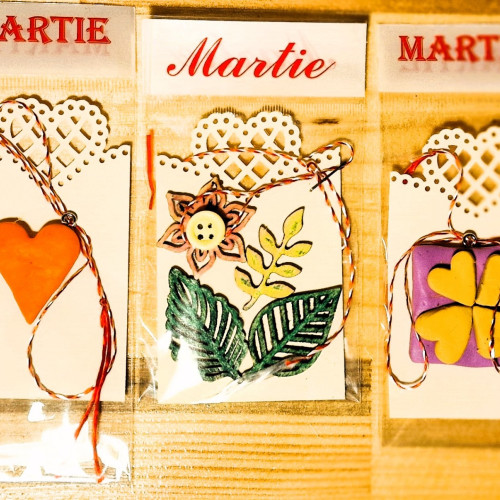 Pacienți ai Spitalului de Psihiatrie din Sibiu au realizat sute de mărțișoare