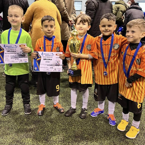 Micii fotbaliști de la Sportiv Kinder Târgoviște au strălucit la Brașov