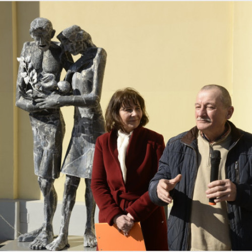 Sculptura &quot;Puiul de înger&quot; a fost instalată în Piața Unirii din Oradea