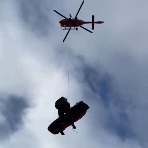 Accident grav în Parva: un bărbat a fost lovit de un copac