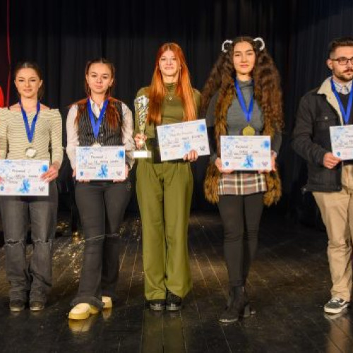 Concursul &quot;Floare Albastră&quot; promovează arta în rândul tinerilor