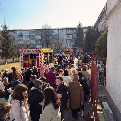 Exerciții de evacuare la școlile din Botoșani pentru pregătirea în caz de cutremur