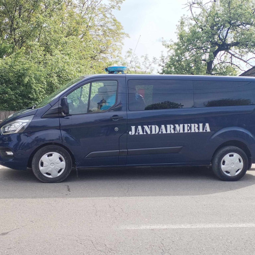 Doi tineri au încercat să mituiască un jandarm în Botoșani