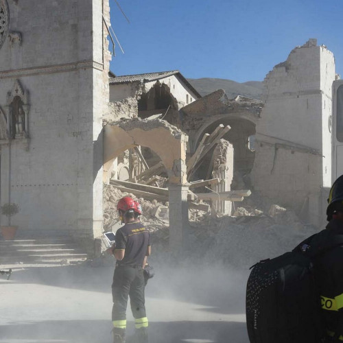 Arafat anunță măsuri pentru prevenirea cutremurelor