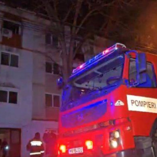 Incendiu la un bloc de garsoniere din Botoșani