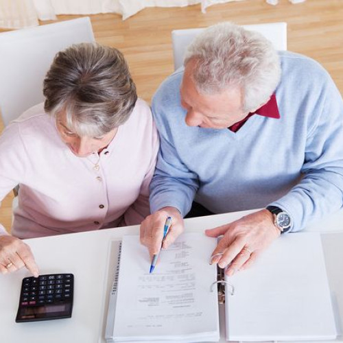 Pensionarii români din străinătate trebuie să trimită certificate de viață de două ori pe an