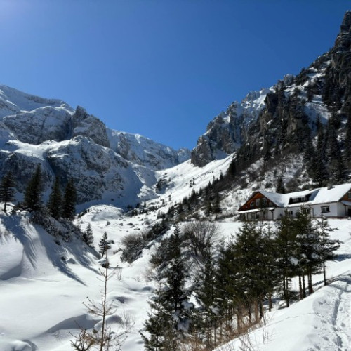 Avalanșă în Muntii Bucegi: Atenție la riscurile considerabile!