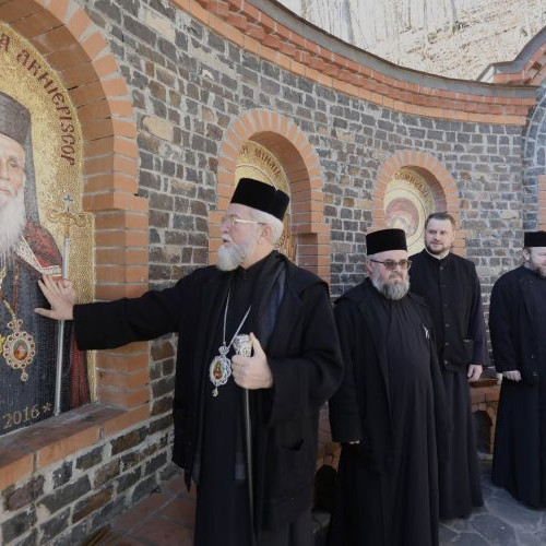 Preasfintitul Iustin, vizită duhovnicească la Mănăstirea "Sfânta Ana" din Rohia