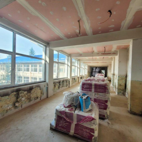 Termenul de finalizare pentru renovarea internatului Colegiului Național "Mihai Eminescu" este respectat