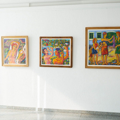 Expozitia "Gratie Divina" la Sebes: O celebrare a spiritului feminin