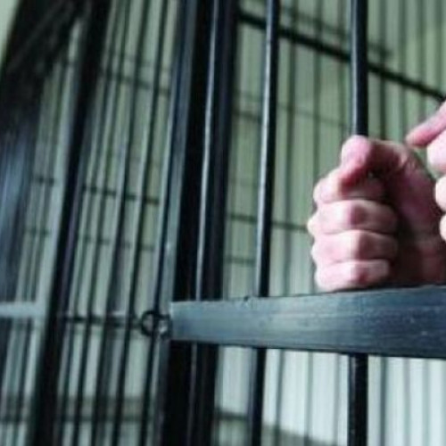 Minor condamnat la închisoare pentru furturi în Piatra-Neamț