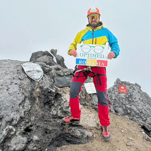 Alpinistul Adrian Ahritculesei a cucerit vârful Pincak Jaya din Oceania