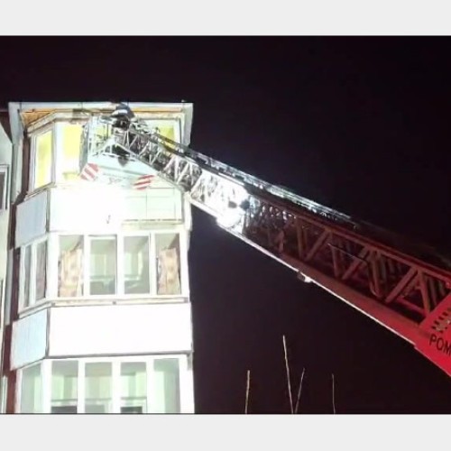 Un tânăr de 23 de ani, salvat de pompieri în Oradea