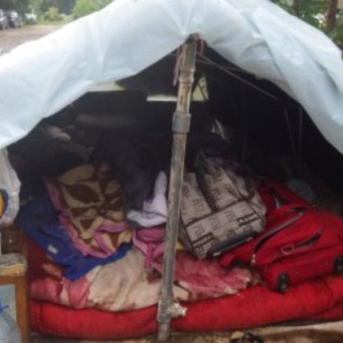 Oamenii fără adăpost din Cluj-Napoca își amplasează corturi din cauza prețurilor mari la chirii