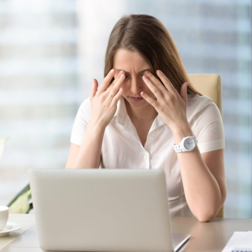 Medicii din Iași recomandă protecția ochilor pentru utilizatorii frecvenți ai gadgeturilor