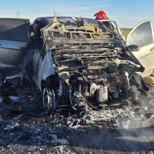 Incendiu la un autoturism în comuna Trifești